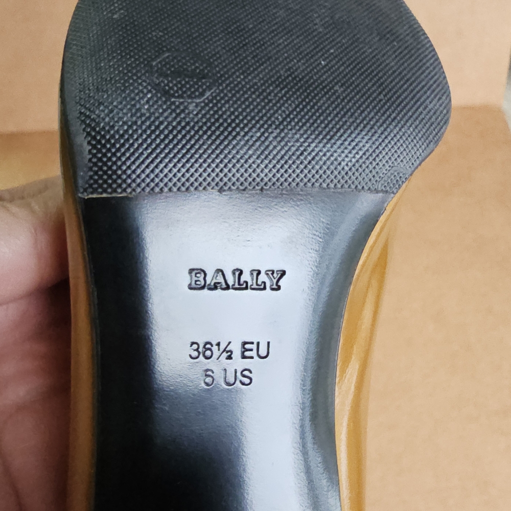 Bally Women's Tan Leather Shoes - Picture 6 of 6